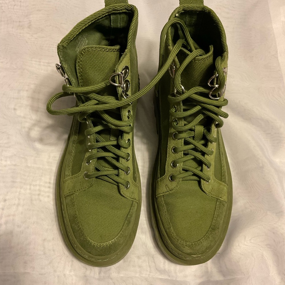 Olive green, high top booties